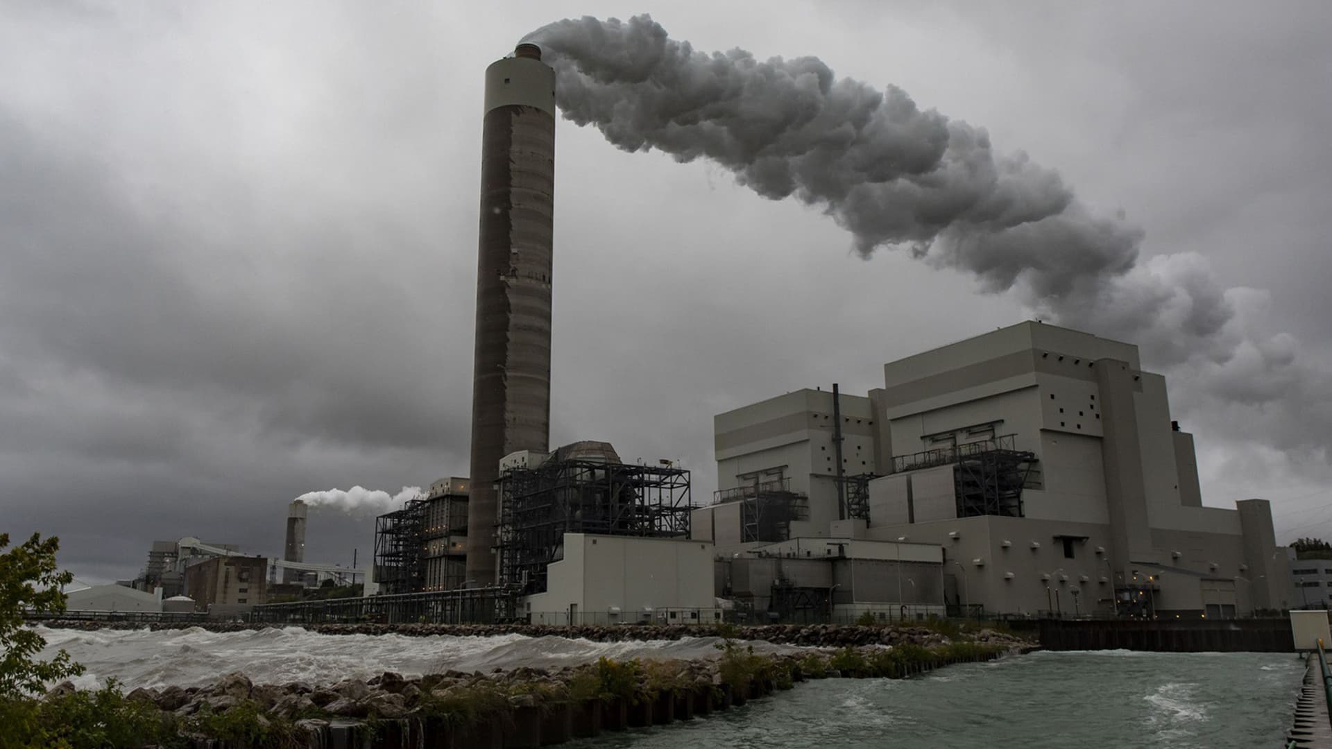 Federal appeals court blocks Trump admin. bid to keep Michigan coal plant open