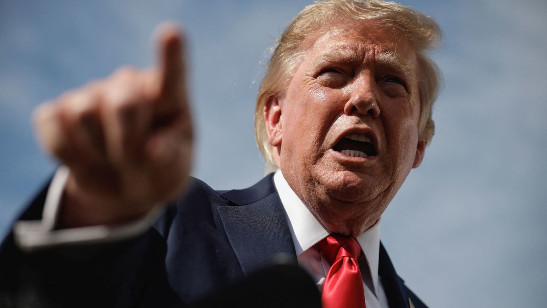 Trump demands Fed lower interest rate to 1% or less after hike