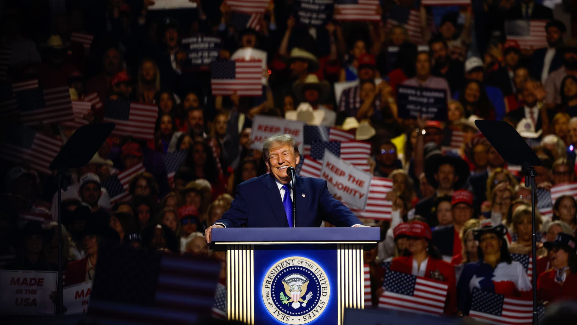 Trump pledges $5,000 ‘dividend’ to Americans if GOP wins midterms