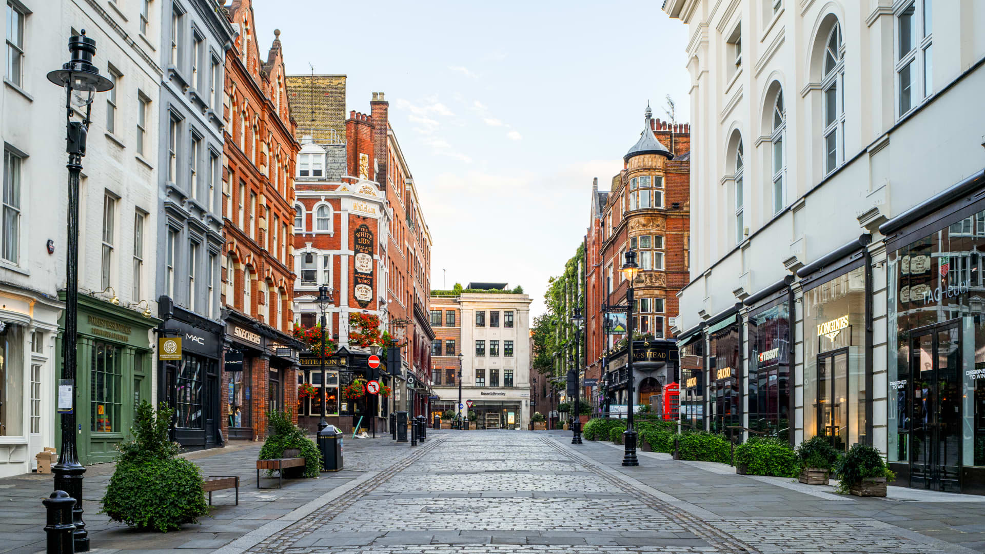 UK stock market ‘not a bad place to hide’ amid global volatility