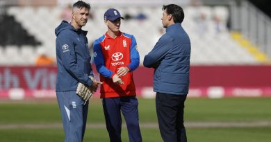 England vs Sri Lanka 3rd T20I Live Score: ENG continues to pick regular wickets, SL 101/4