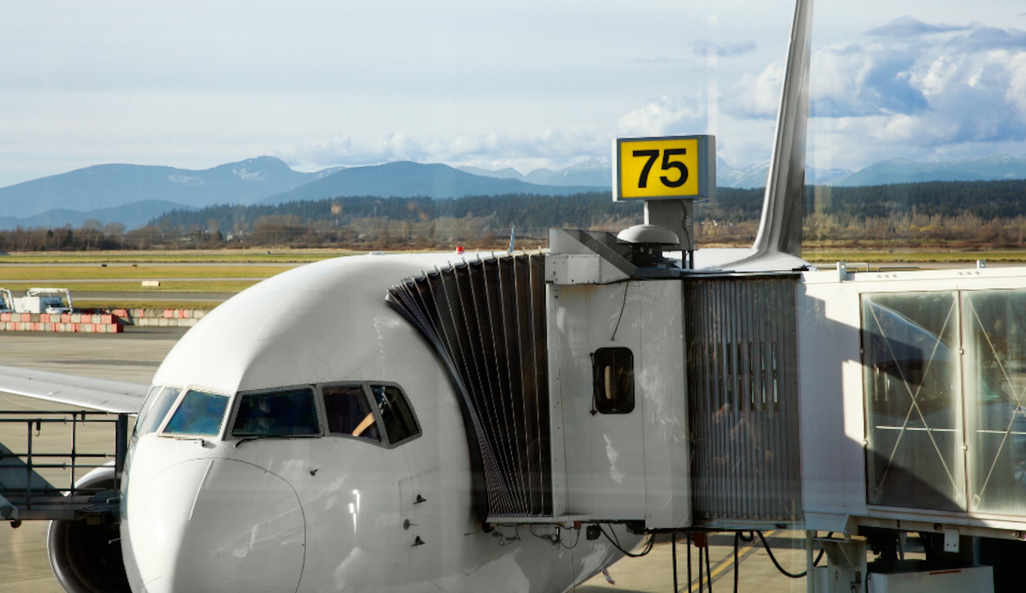Over 868 flights delayed, 45 canceled amid widespread U.S. travel disruptions