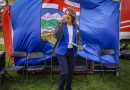 ‘Why walk away?’: Emotional Danielle Smith speaks against separation at online forum