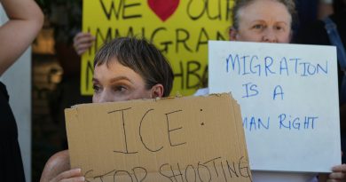 ICE puts vulnerable Republicans in a bind weeks before midterms