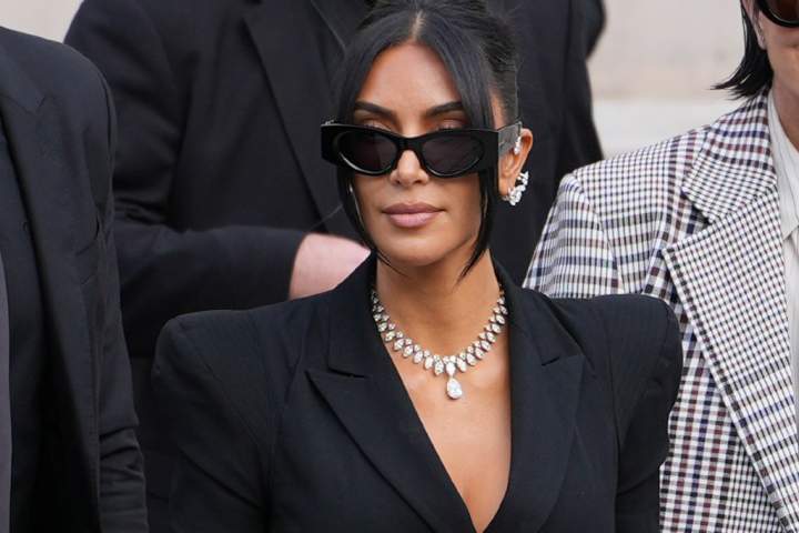 Kim Kardashian awarded 1 euro by Paris court for 2016 robbery – National