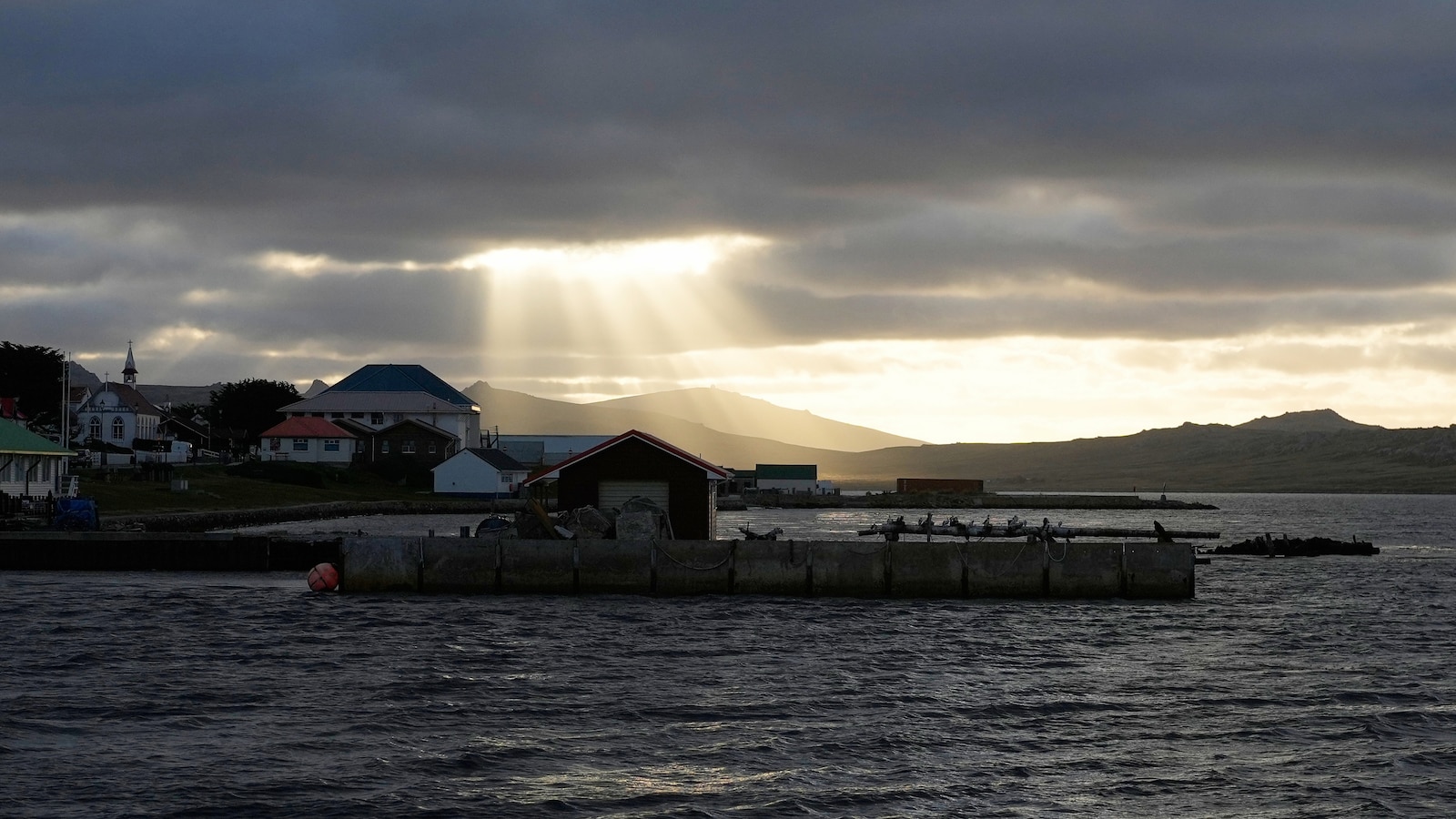 Argentine judge orders halt to Falklands oil project as tensions with Britain rise