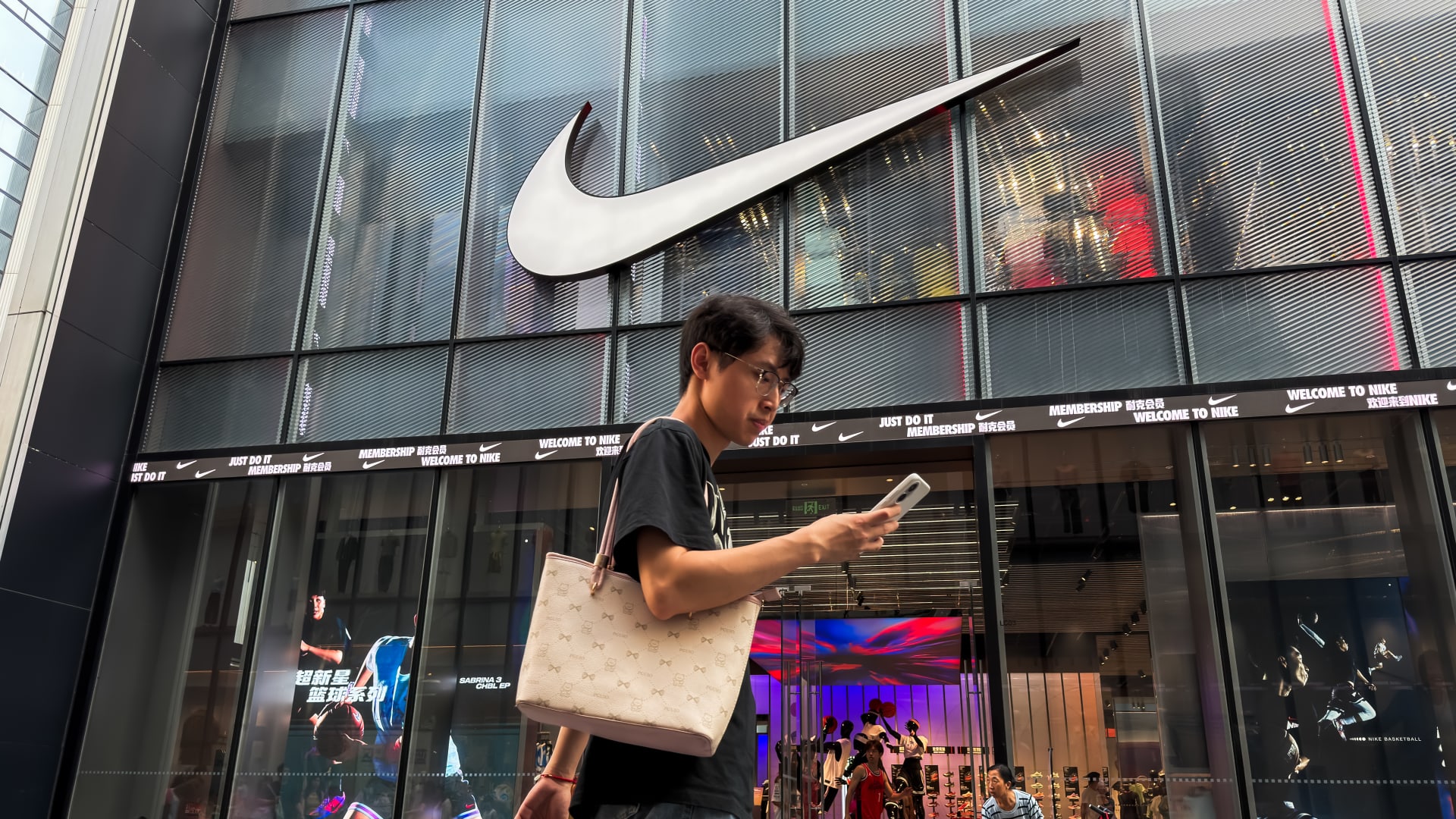 Nike stock falls 10% after revenue falls and layoff plans underway