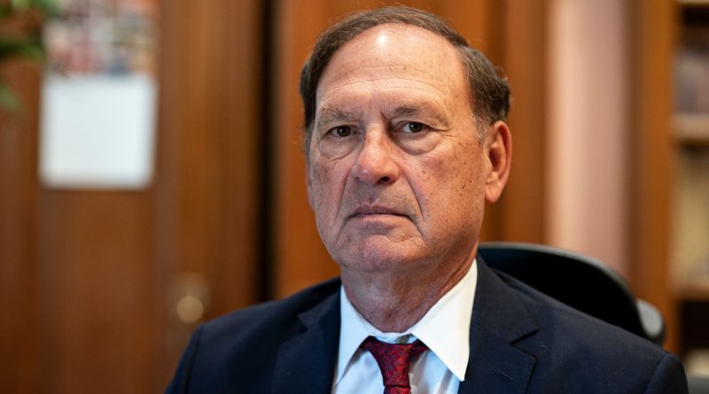 Alito plans to stay on Supreme Court, even if Democrats regain Senate
