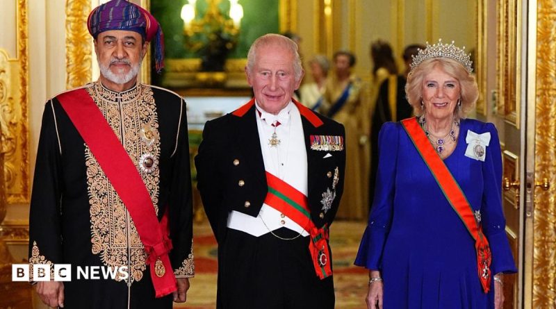 King praises Strait of Hormuz peace efforts at glittering banquet