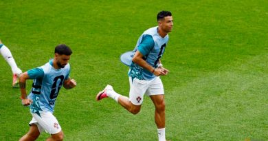 Fernandes rejects talk of Portugal rift after Ronaldo’s abrupt departure