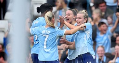 Manchester City beat hapless Arsenal 4-2 to stay top of WSL