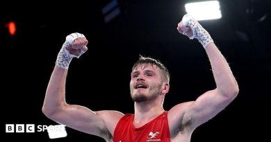 Connor Williams: Commonwealth silver medalist fulfils ambition to be professional boxer