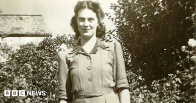 Aberfan disaster hero dinner lady honoured for saving five children