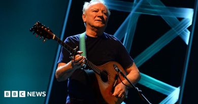 Dónal Lunny: Celebrated Irish musician dies aged 79