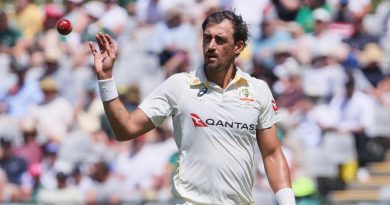 Mitchell Starc six-for bowls South Africa Out for 329 in third test decider