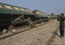 5 dead, 30 injured after train derails in Pakistan