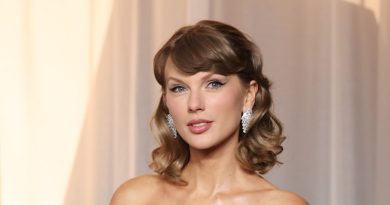 Taylor Swift Makes Music History at Songwriters HOF Gala