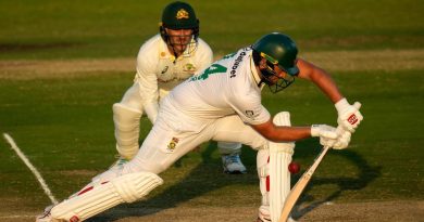 What is the highest successful chase in Test cricket?