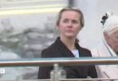 Carcharu cyn-dditectif am rannu gwybodaeth gyfrinachol gyda ffrind