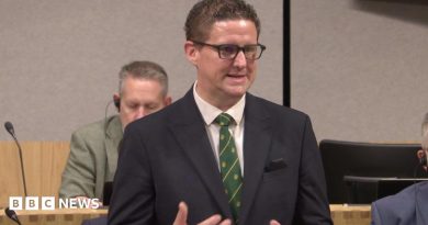 Senedd member says smart glasses help with speeches in the Senedd