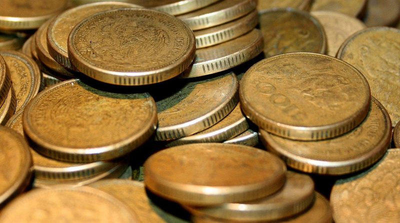 Mexican Peso Falls 4% as Speculators Cut Long Bets