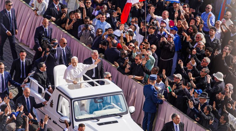 Pope Leo Leaves Hospital After Lung Surgery